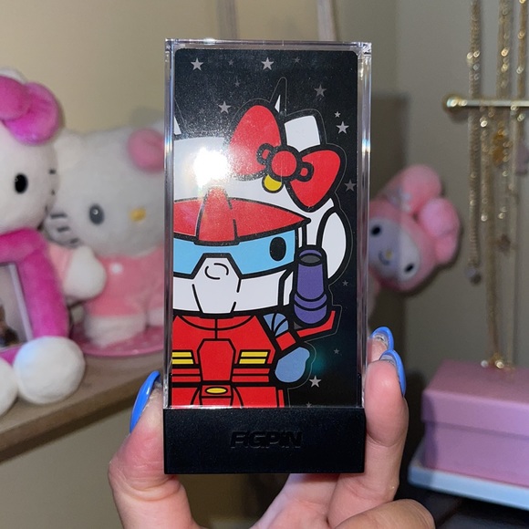 Gundam x Hello Kitty figural pin - Picture 3 of 3